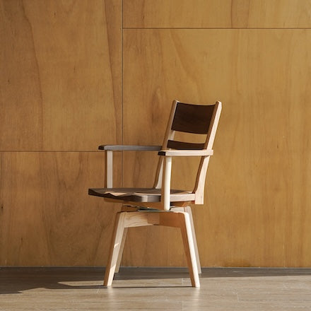 Sign 旋轉扶手椅|Ibata Interior