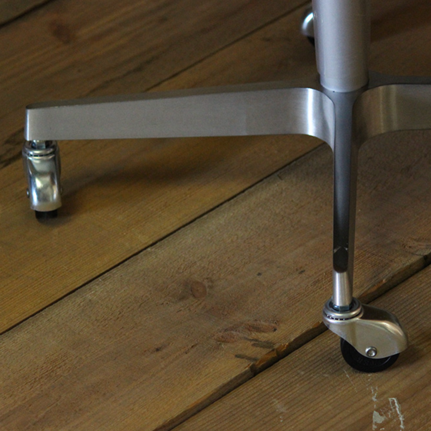 Cosmic 旋轉椅|Switch Furniture