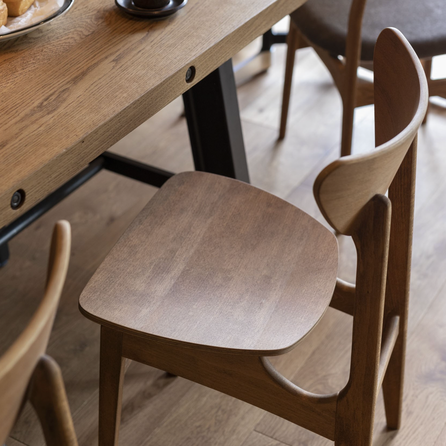 Feld 實木餐椅|Switch Furniture