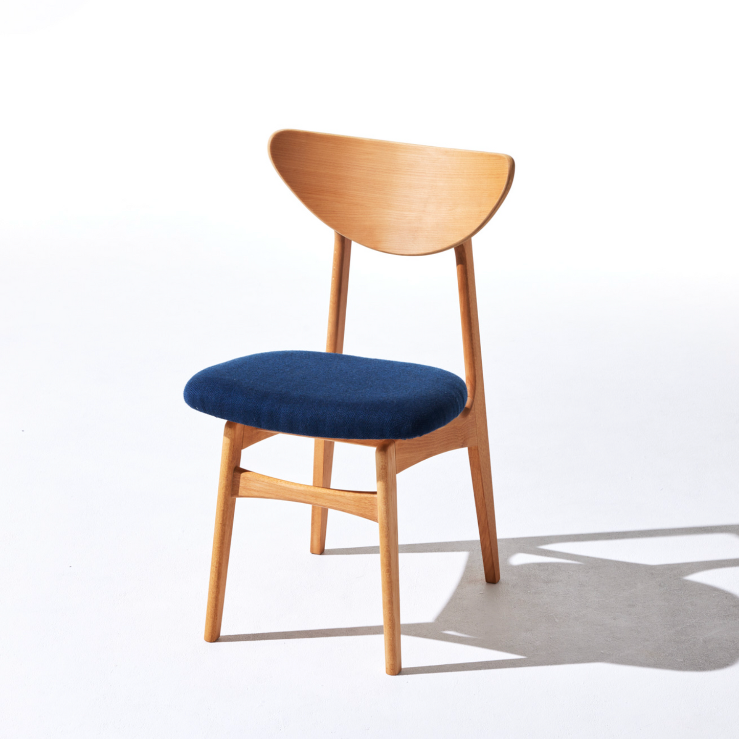Karl 實木餐椅|Switch Furniture