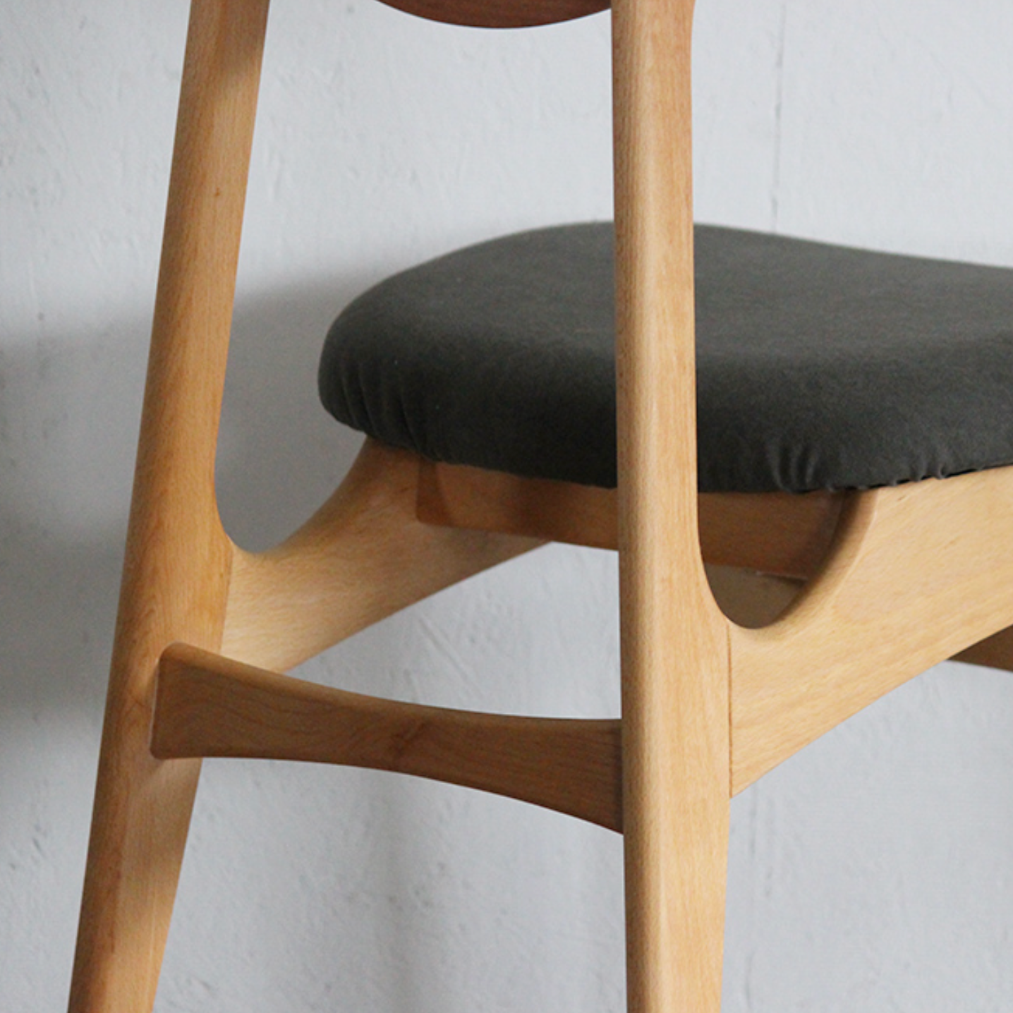 Karl 實木餐椅|Switch Furniture