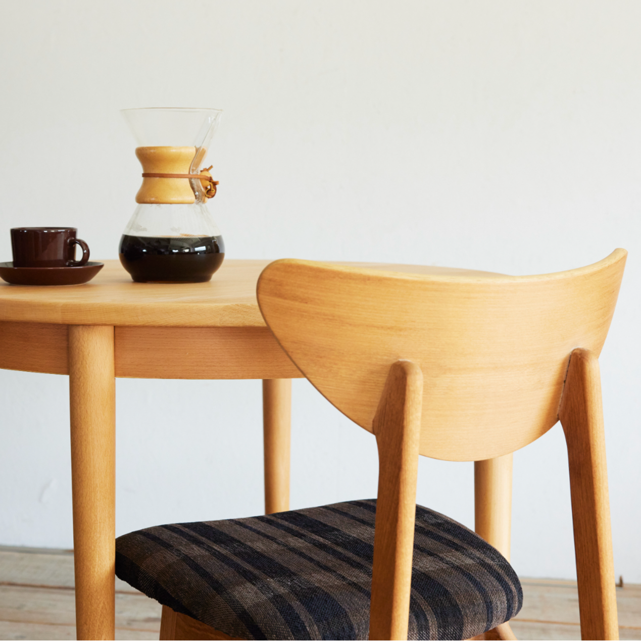 Karl 實木餐椅|Switch Furniture