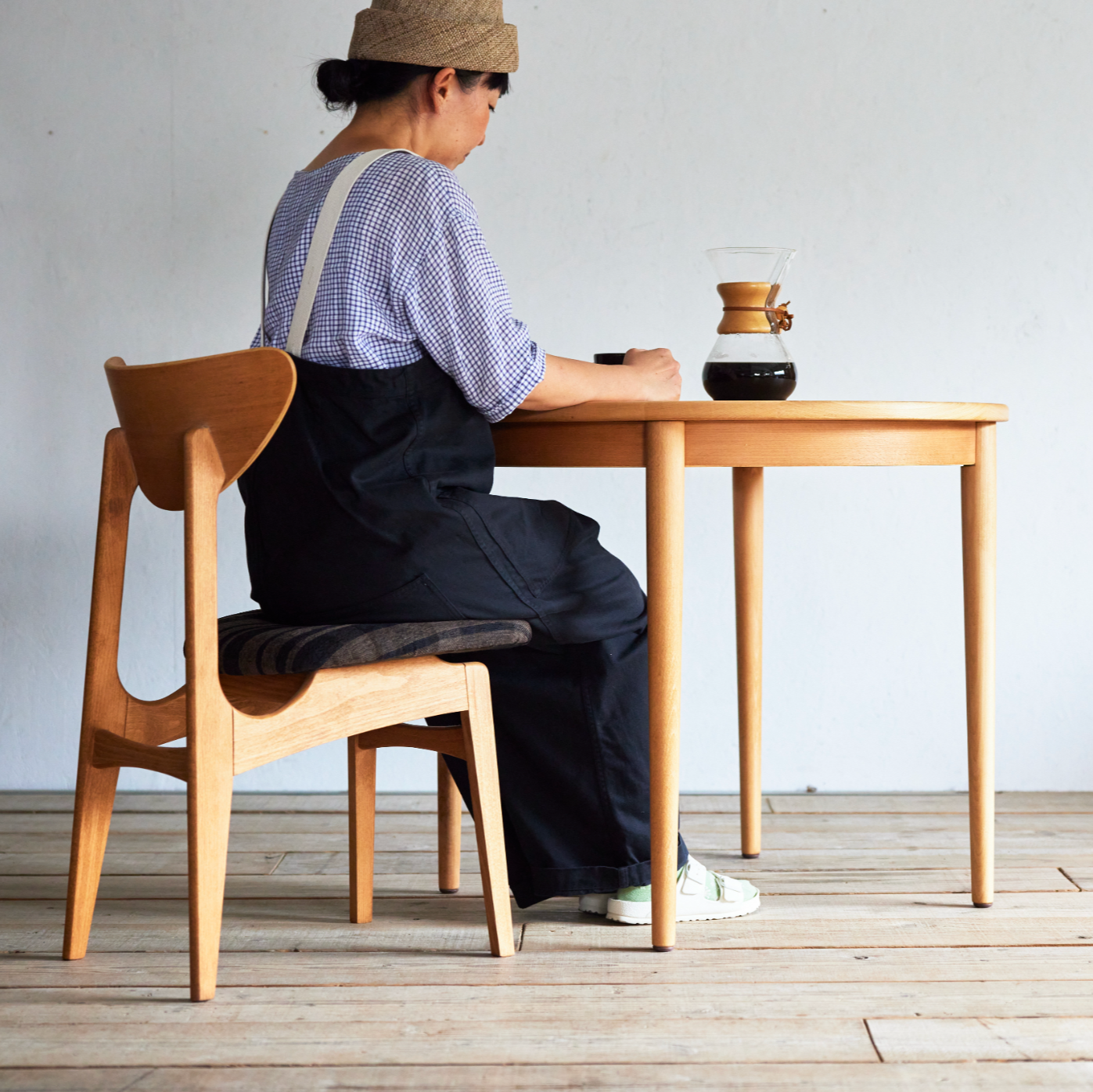 Karl 實木小圓桌|Switch Furniture