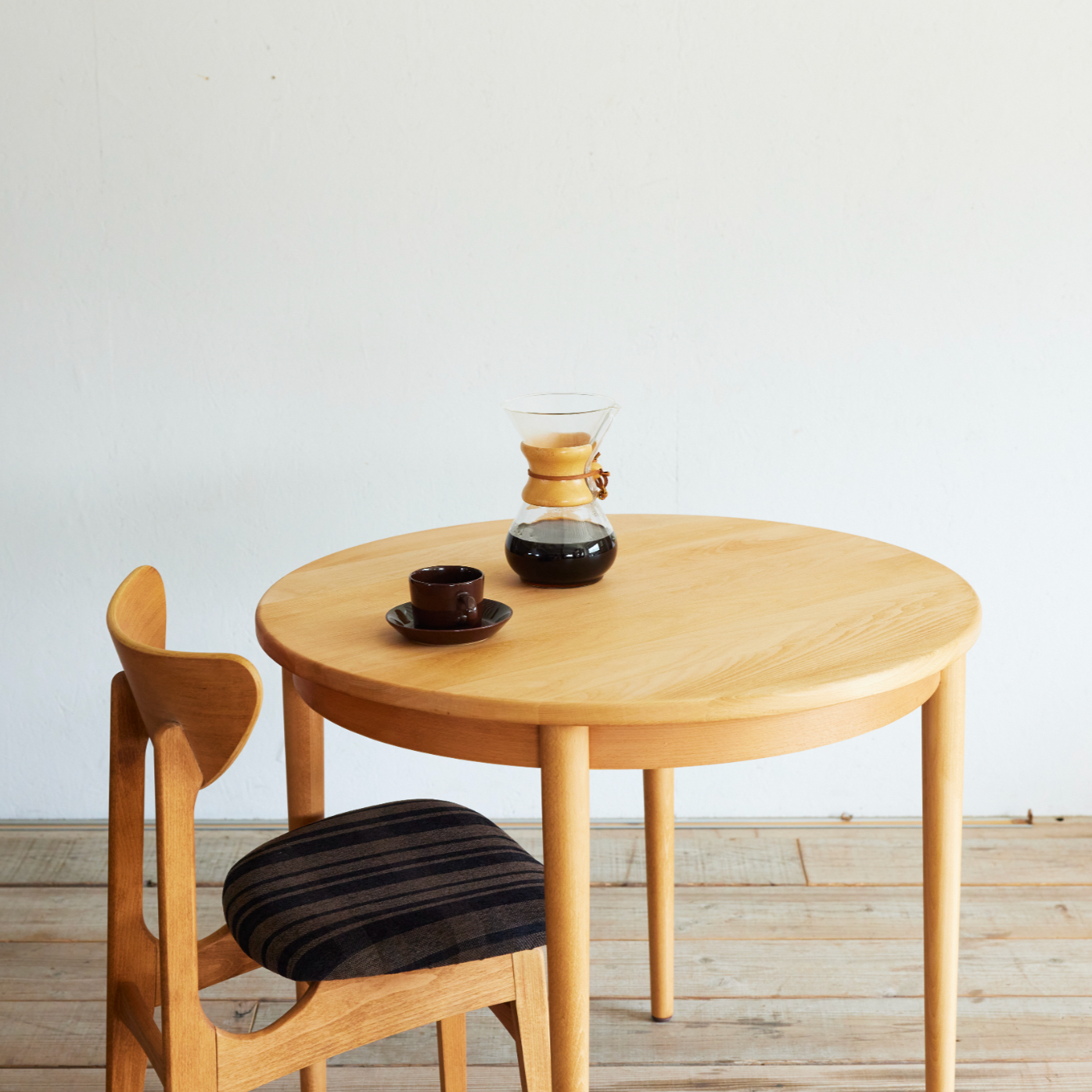 Karl 實木小圓桌|Switch Furniture