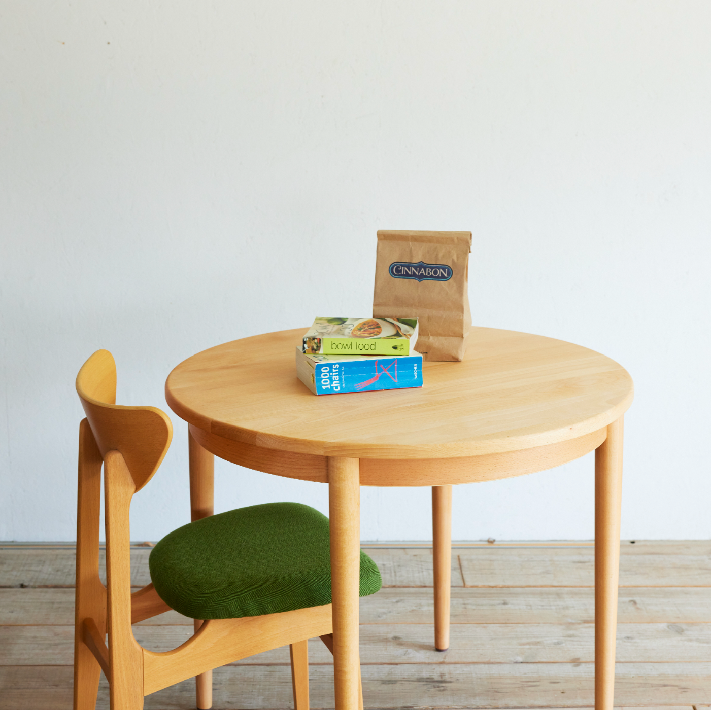 Karl 實木小圓桌|Switch Furniture