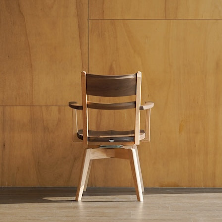 Sign 旋轉扶手椅｜Ibata Interior