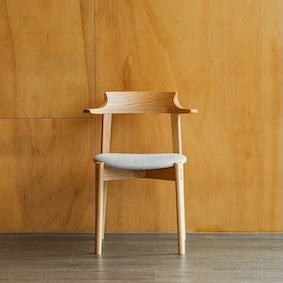 Ritz 附坐墊半扶手椅｜Ibata Interior