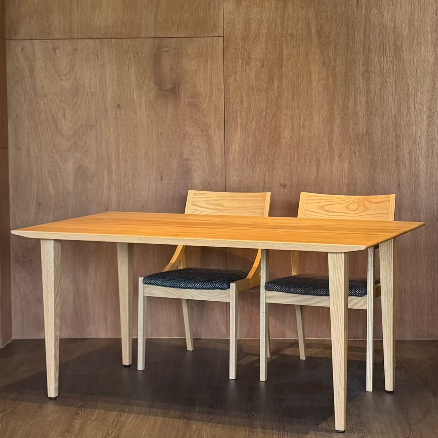 【展示品出清】Humming 餐桌椅三件組｜Ibata Interior